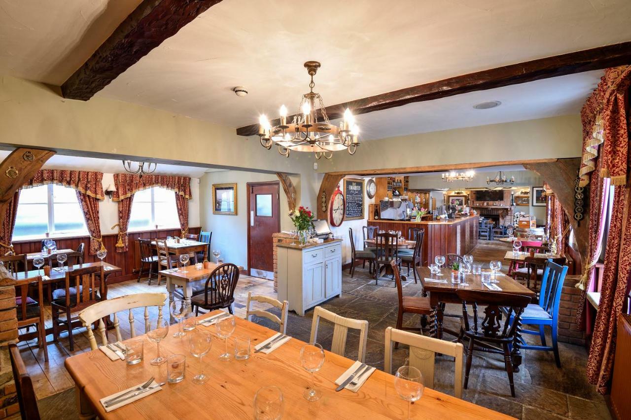 Hotel The Coach And Horses